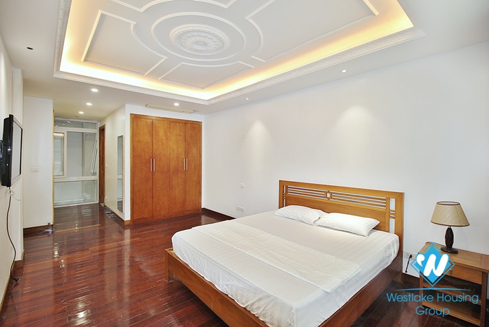 Large 02 bedrooms apartment for rent in Nhat Chieu st, Tay Ho District 