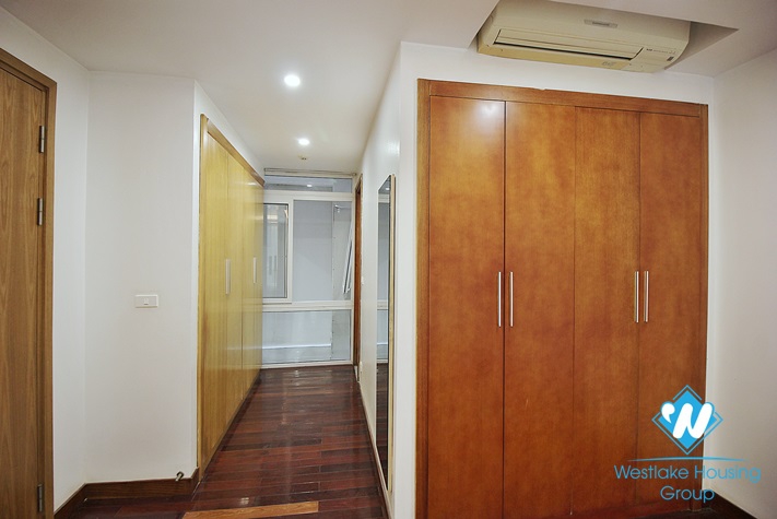 Large 02 bedrooms apartment for rent in Nhat Chieu st, Tay Ho District 