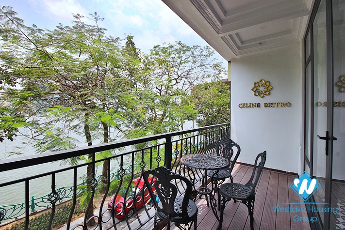 Large 02 bedrooms apartment for rent in Nhat Chieu st, Tay Ho District 