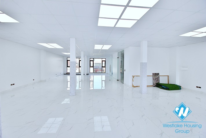 New, bright and spacious an office for rent in Tay Ho, Ha Noi