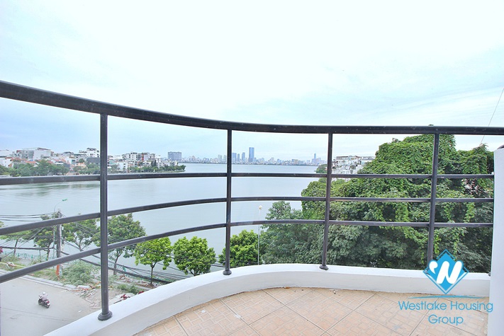 Lake view 2bed apartment for lease in Xuan Dieu, Tay Ho