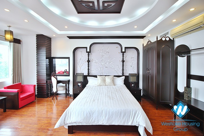 Lake view 2bed apartment for lease in Xuan Dieu, Tay Ho