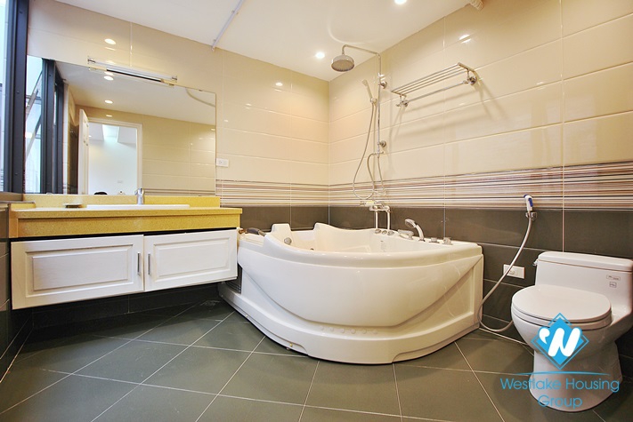 Lake view and spacious 3 beds apartment for lease in Vu Mien st, Tay Ho