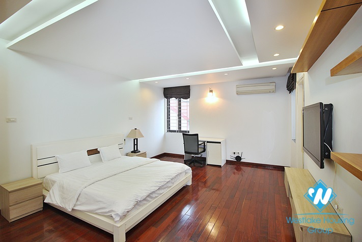 Lake view and spacious 3 beds apartment for lease in Vu Mien st, Tay Ho