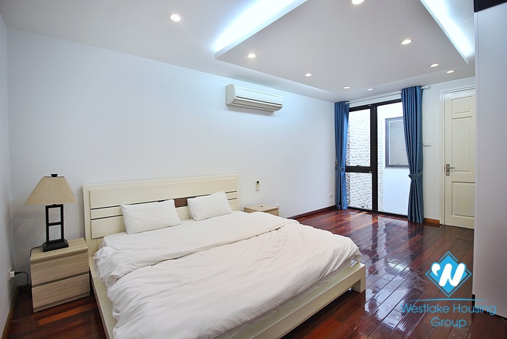 Lake view and spacious 3 beds apartment for lease in Vu Mien st, Tay Ho