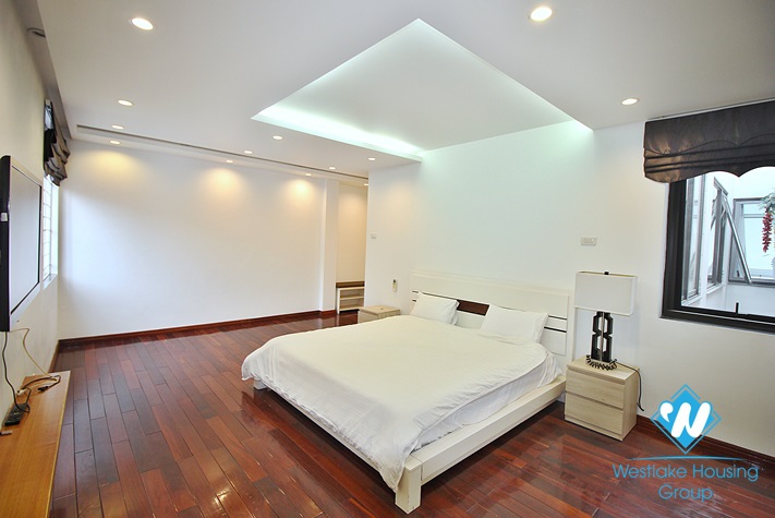 Lake view and spacious 3 beds apartment for lease in Vu Mien st, Tay Ho