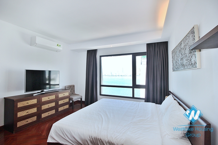 Top floor and lakeview 3beds apartment for rent in Tu Hoa st, Tay Ho