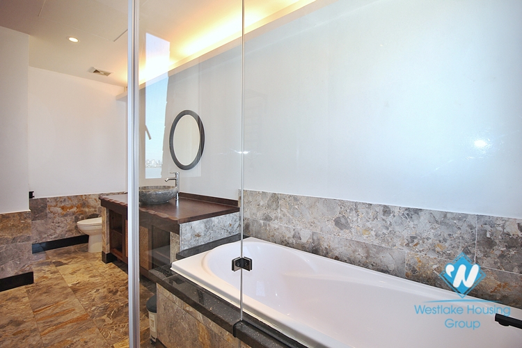 Top floor and lakeview 3beds apartment for rent in Tu Hoa st, Tay Ho