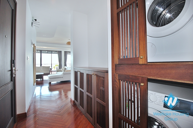 Top floor and lakeview 3beds apartment for rent in Tu Hoa st, Tay Ho
