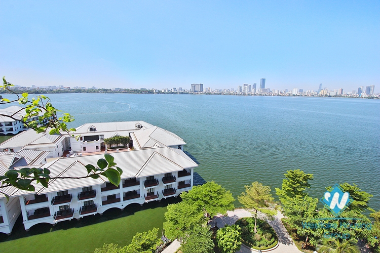Top floor and lakeview 3beds apartment for rent in Tu Hoa st, Tay Ho
