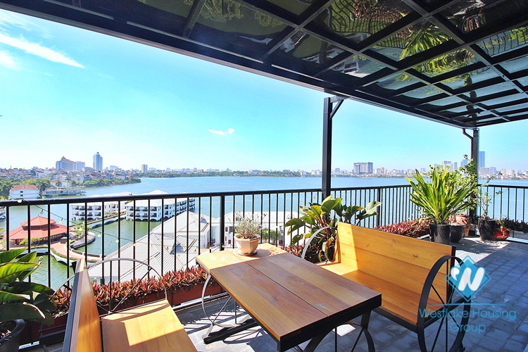 Top floor and lakeview 3beds apartment for rent in Tu Hoa st, Tay Ho
