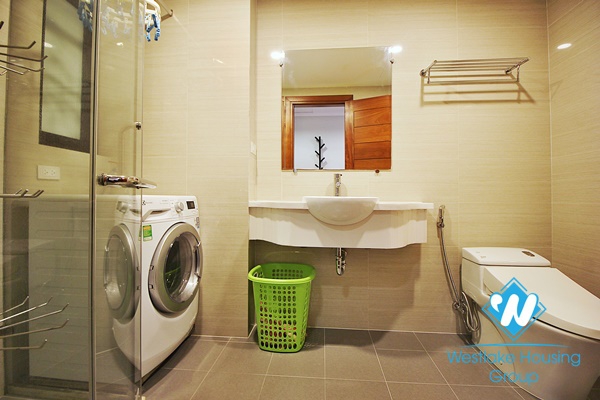 A wonderful lake view 2 bedroom apartment for rent in Xuan dieu