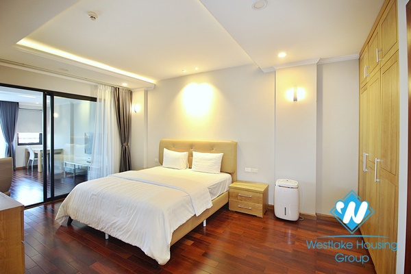 A wonderful lake view 2 bedroom apartment for rent in Xuan dieu