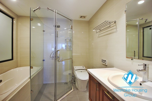 A beautiful lake view 2 bedroom apartment for rent in Xuan dieu