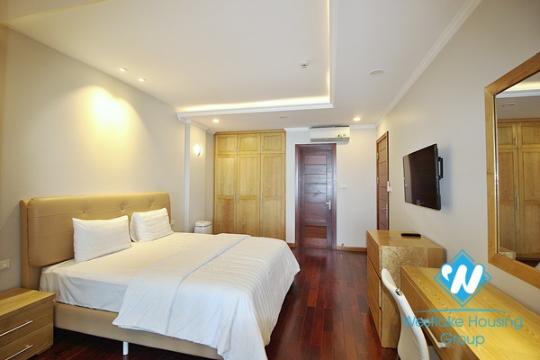 A wonderful lake view 2 bedroom apartment for rent in Xuan dieu