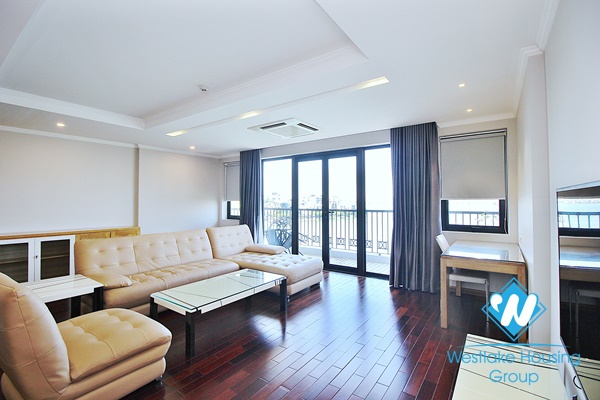 A wonderful lake view 2 bedroom apartment for rent in Xuan dieu
