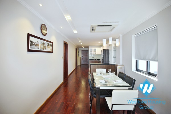 A wonderful lake view 2 bedroom apartment for rent in Xuan dieu