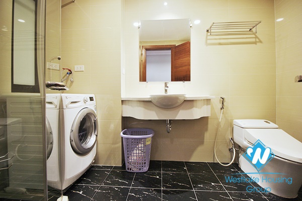 A beautiful lake view 2 bedroom apartment for rent in Xuan dieu