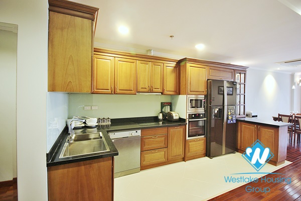 A beautiful lake view 2 bedroom apartment for rent in Xuan dieu