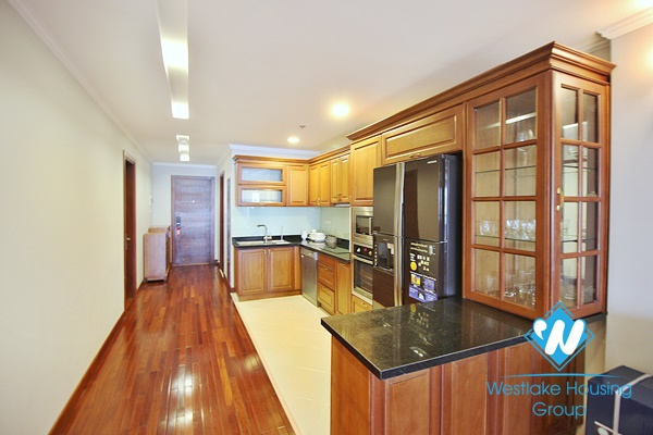 A beautiful lake view 2 bedroom apartment for rent in Xuan dieu