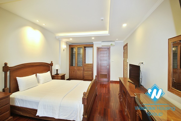 A beautiful lake view 2 bedroom apartment for rent in Xuan dieu