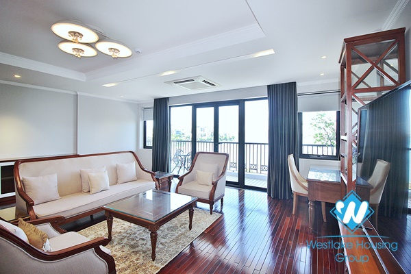 A beautiful lake view 2 bedroom apartment for rent in Xuan dieu