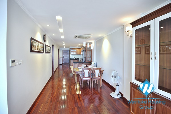 A beautiful lake view 2 bedroom apartment for rent in Xuan dieu