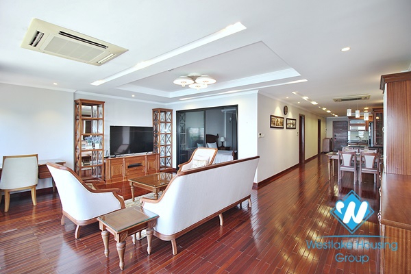 A beautiful lake view 2 bedroom apartment for rent in Xuan dieu