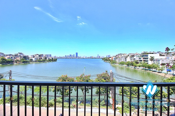 A beautiful lake view 2 bedroom apartment for rent in Xuan dieu