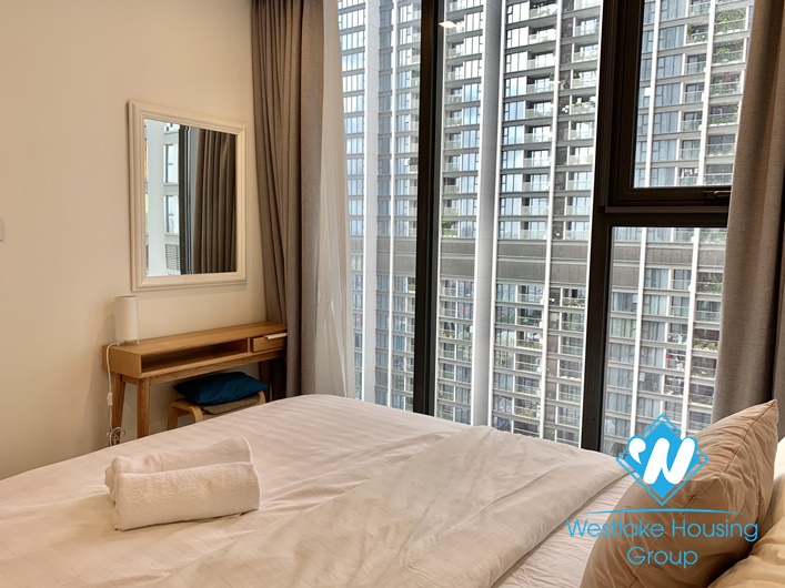 A luxurious condo apartment with 3 bedrooms for rent in Vinhomes Metropolis