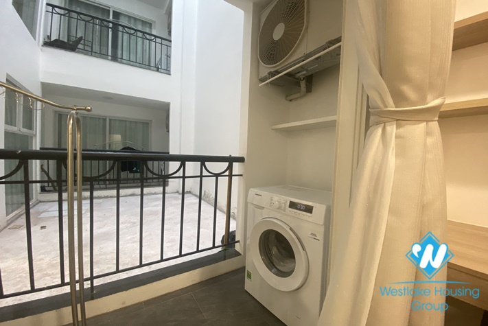 One bedroom apartment for rent in Truc Bach st , Ba Dinh district.