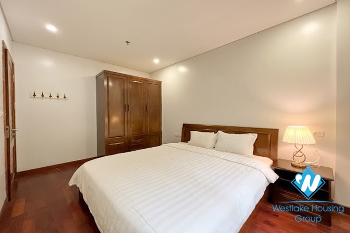 One bedroom bright apartment for rent Kim Ma st,Ba Dinh district 