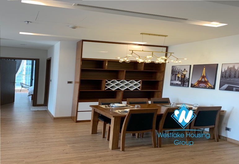 Three bedroom apartment for rent in Vinhome Metropolis 19 Lieu Giai, Ba Dinh district, Hanoi