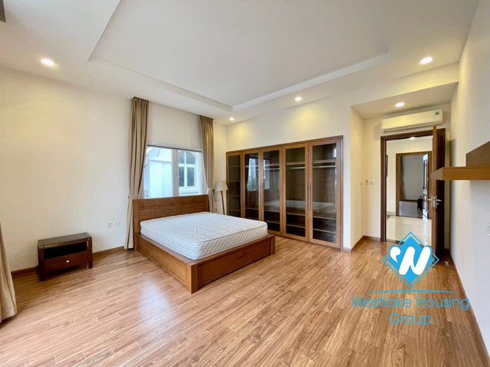 Single villa Hoa Phuong in Vinhomes Riverside urban area for rent.