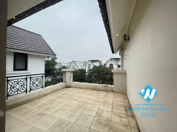 Single villa Hoa Phuong in Vinhomes Riverside urban area for rent.