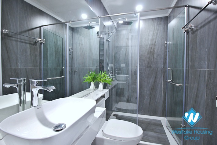 Lake view and brand new 2beds apartment for rent in Xuan Dieu, Tay Ho