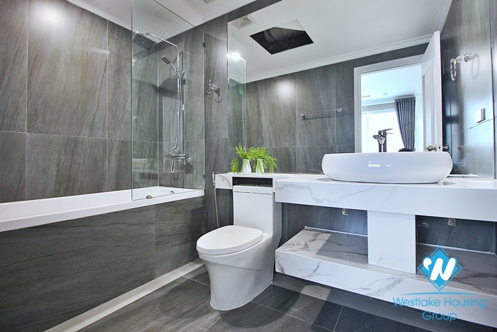 Lake view and brand new 2beds apartment for rent in Xuan Dieu, Tay Ho