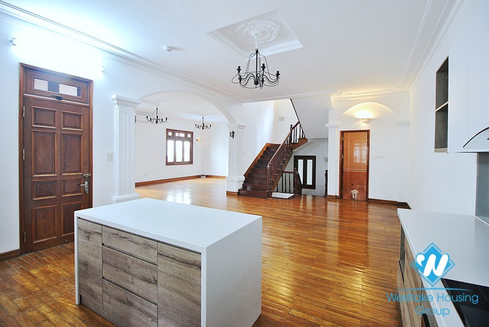 Unfurnished villa to rent in To ngoc van, Tay ho, Ha noi