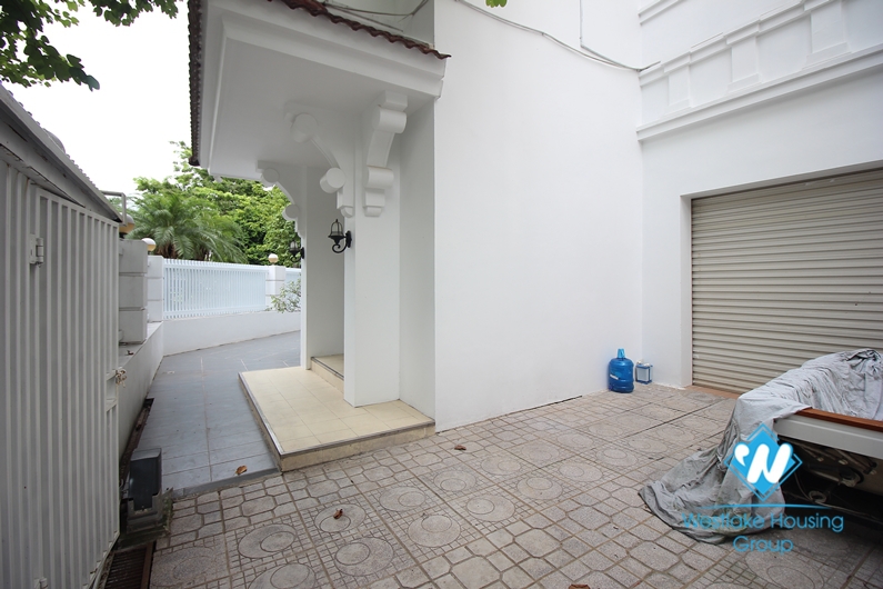 Spacious 4 bedroom villa for rent in T area Ciputra.