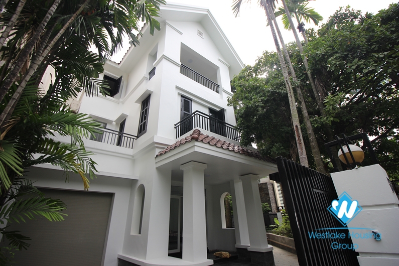 Large garden House for rent in Ciputra, Tay Ho, Ha Noi