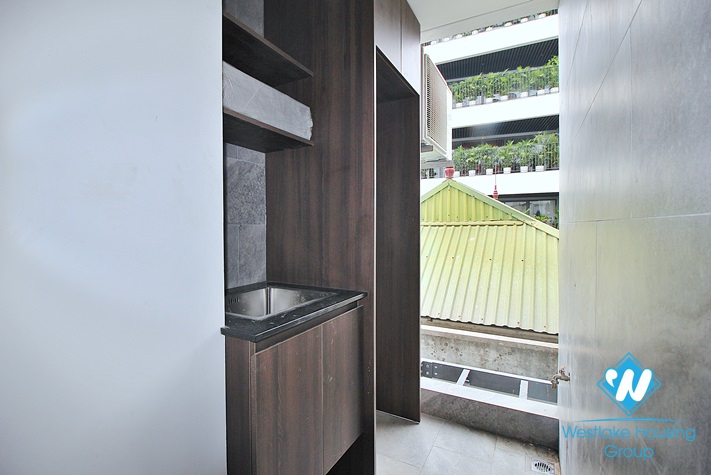 Brand new and lake view 3beds apartment for rent in Tay Ho area