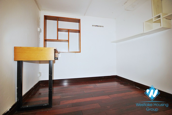 An affordable 3beds apartment for rent in Au Co, Tay Ho
