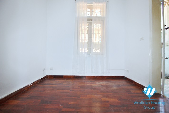 An affordable 3beds apartment for rent in Au Co, Tay Ho