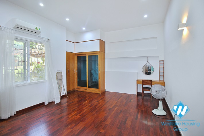 An affordable 3beds apartment for rent in Au Co, Tay Ho