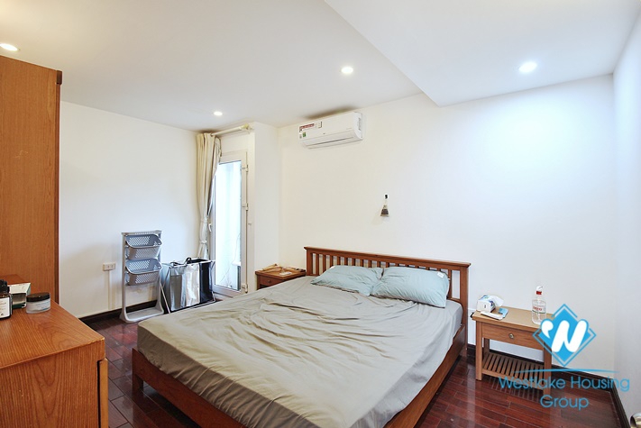 Lakeside terrace apartment for rent in Westlake area