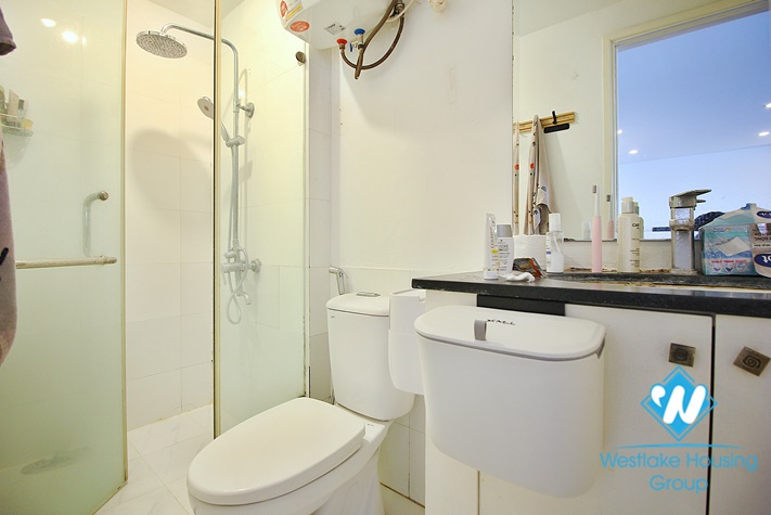 Lakeside terrace apartment for rent in Westlake area