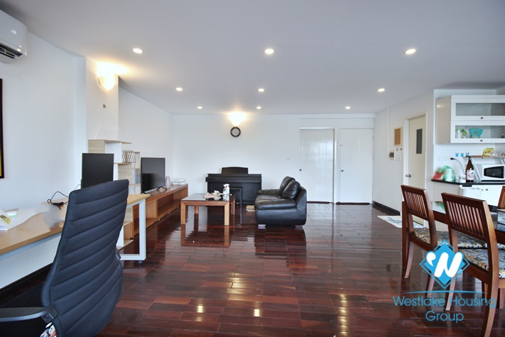 Lakeside terrace apartment for rent in Westlake area