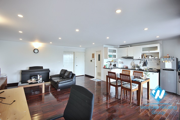 Lakeside terrace apartment for rent in Westlake area