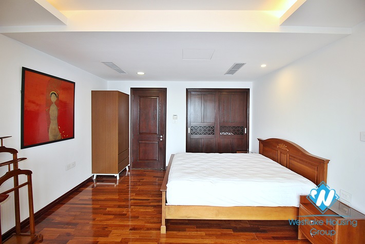 High floor apartment for rent in Xuan Dieu street, Tay Ho, Hanoi