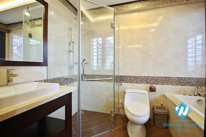 High floor apartment for rent in Xuan Dieu street, Tay Ho, Hanoi